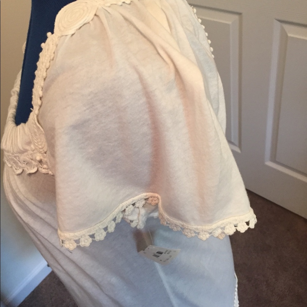 Tops - Picture 5 of 6