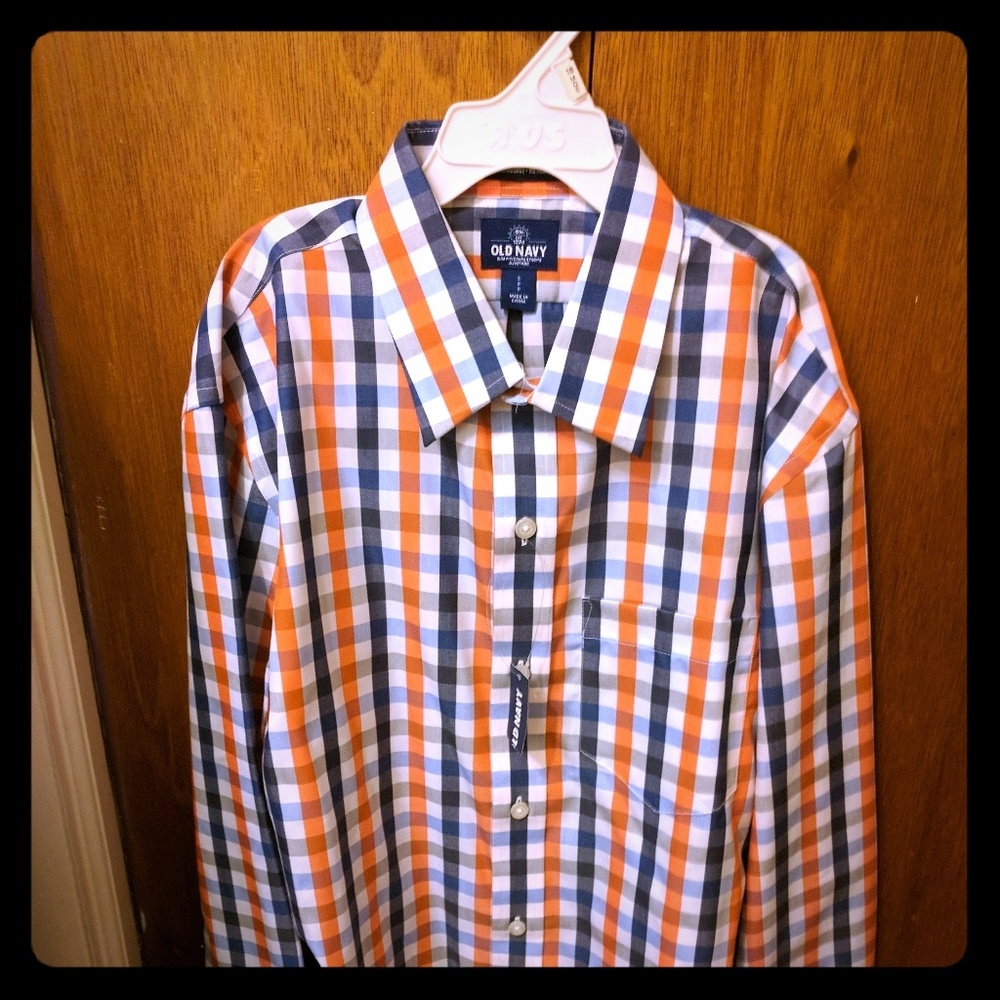 New with tags - Boys Old Navy plaid shirt
