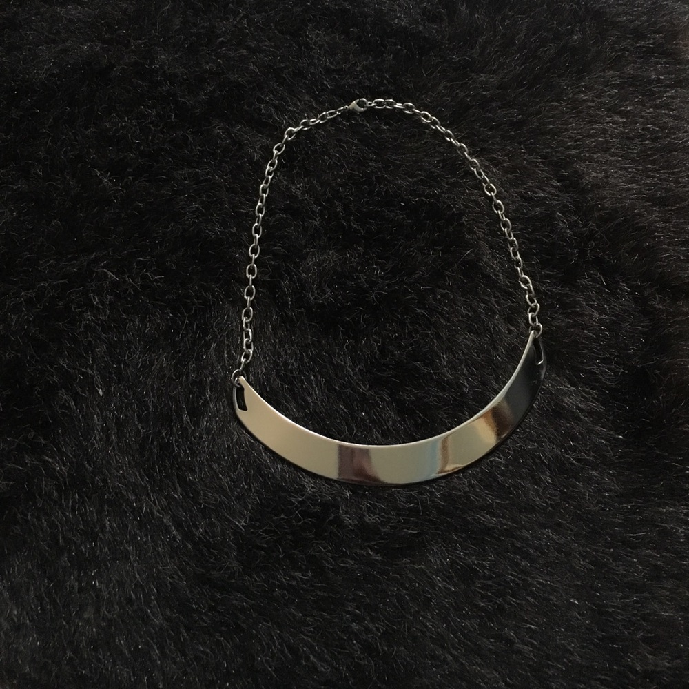 Silver collar necklace