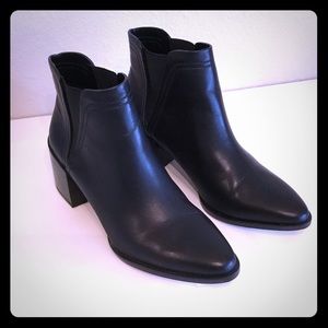 LIKE NEW Dolce Vita Chelsea Ankle Boots