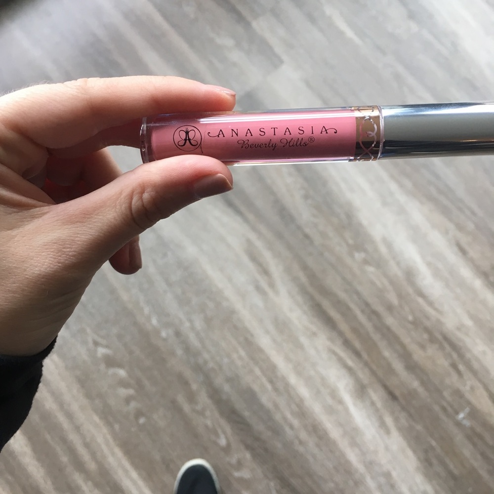 Anastasia liquid lipstick in lovely
