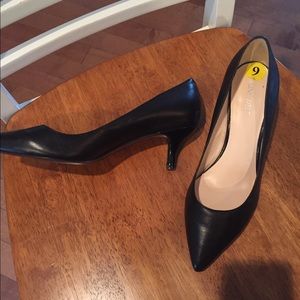 Black mid heel pumps