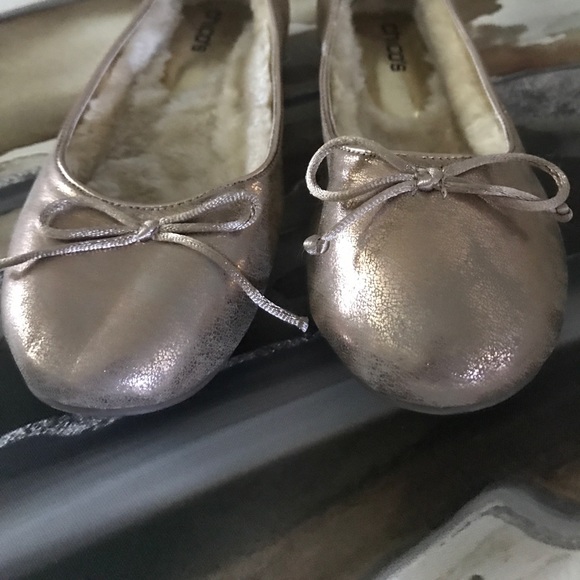 NWT Chico’s Gold-tone flat w faux lining. - Picture 3 of 6