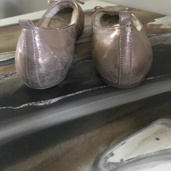 NWT Chico’s Gold-tone flat w faux lining. - Picture 4 of 6