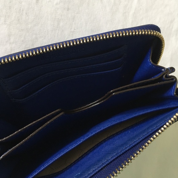 XX DONATED XX Cobalt blue MICHAEL KORS wristlet - Picture 4 of 5