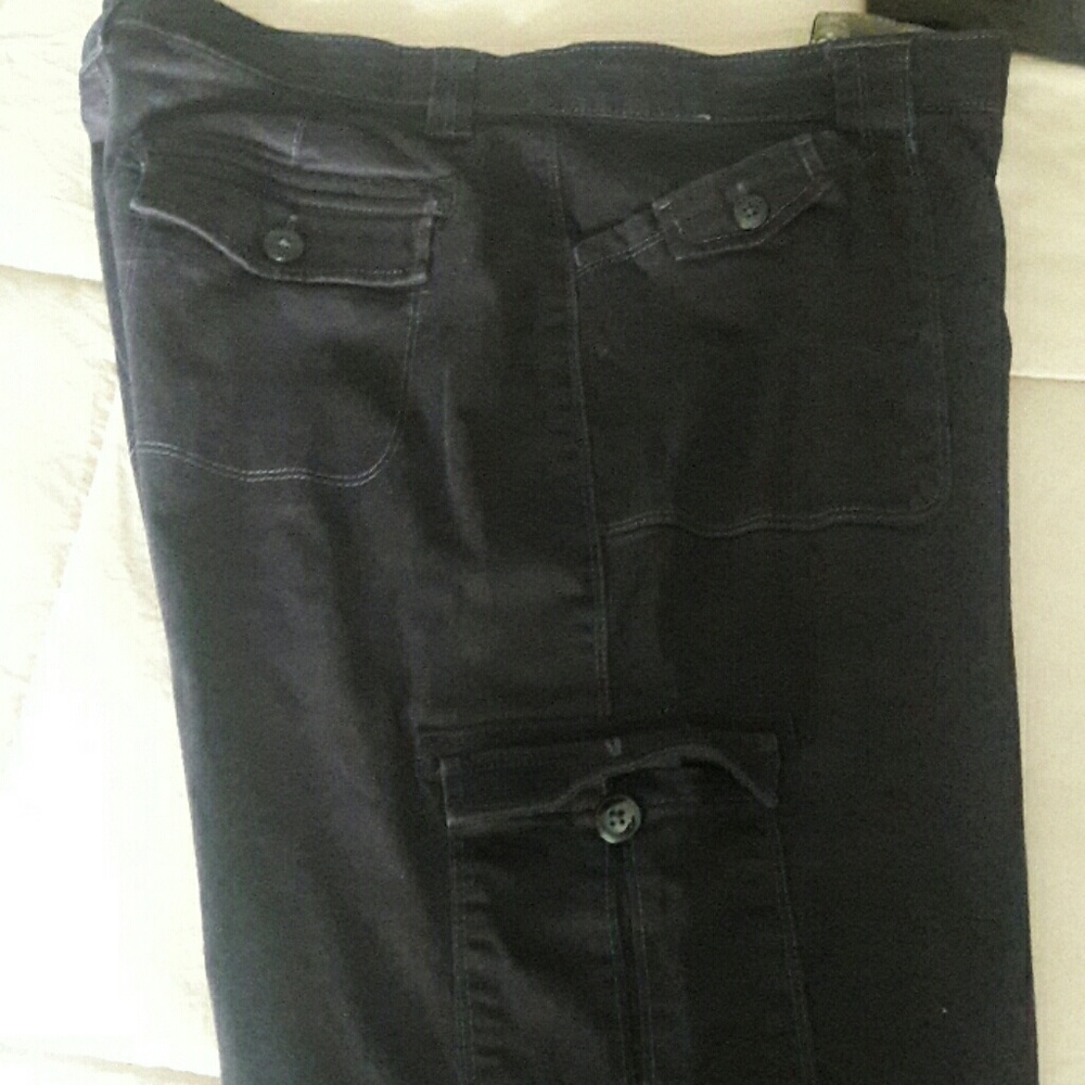 Lee Comfort  ladies cargo style pants