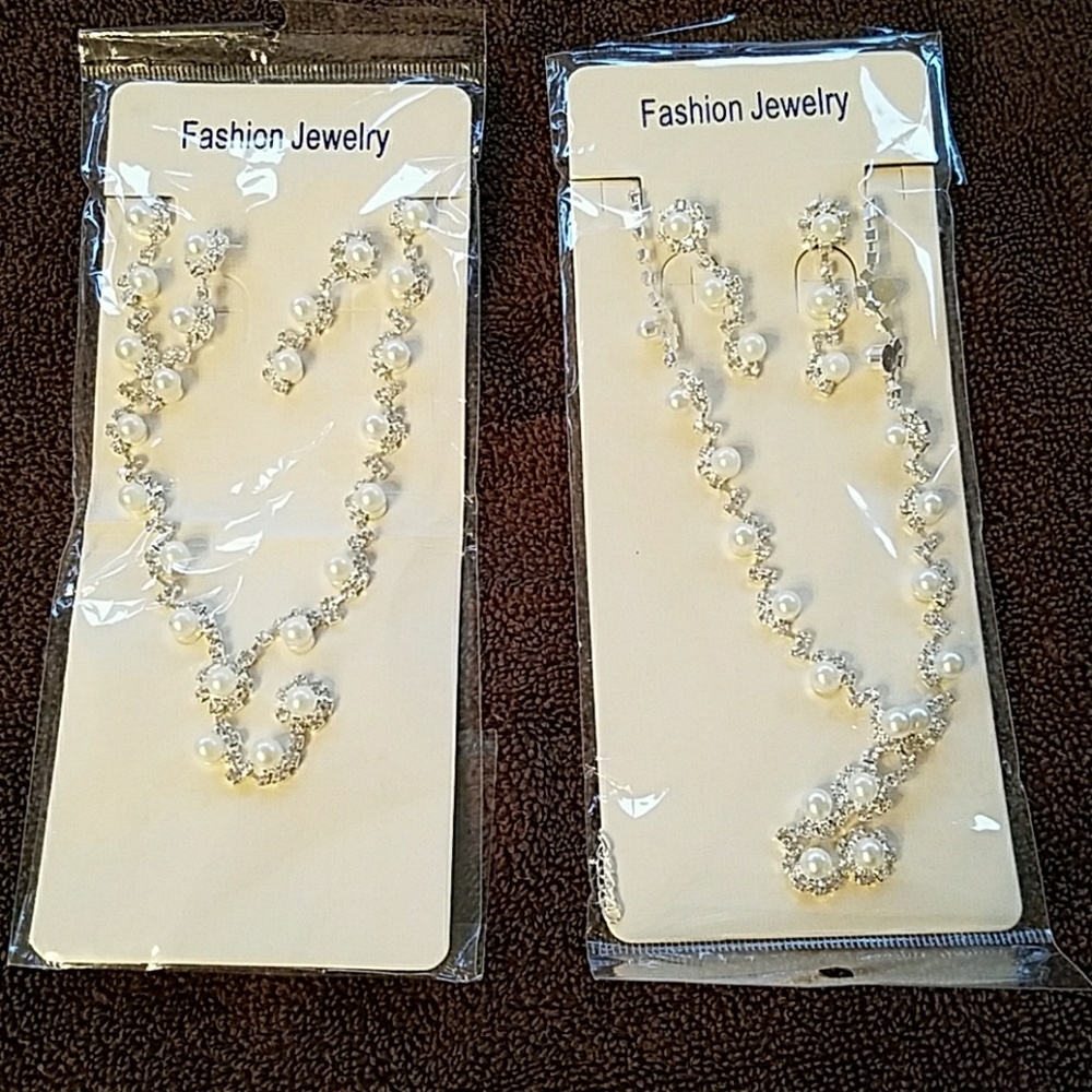 Necklace earing set