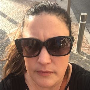 Meet your Posher, Carrie