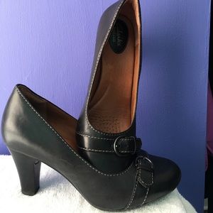 Clarks Artisan pumps