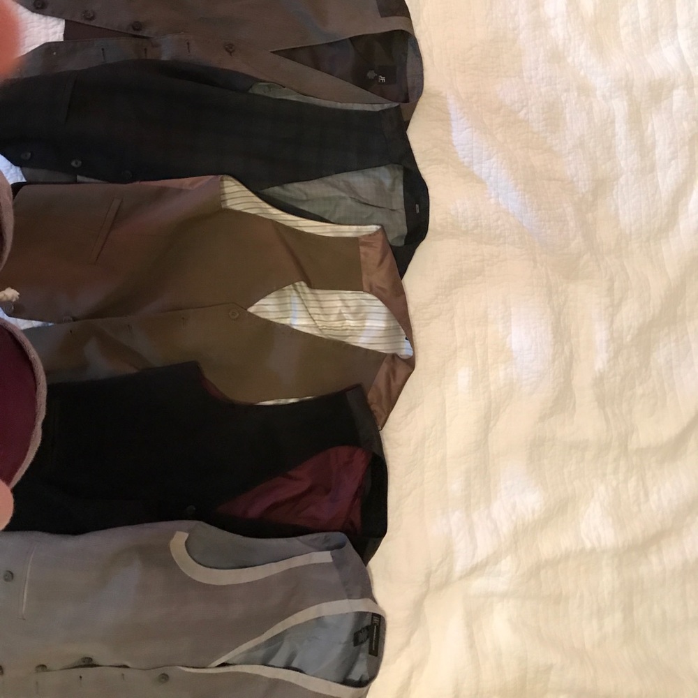 5 medium men’s vests