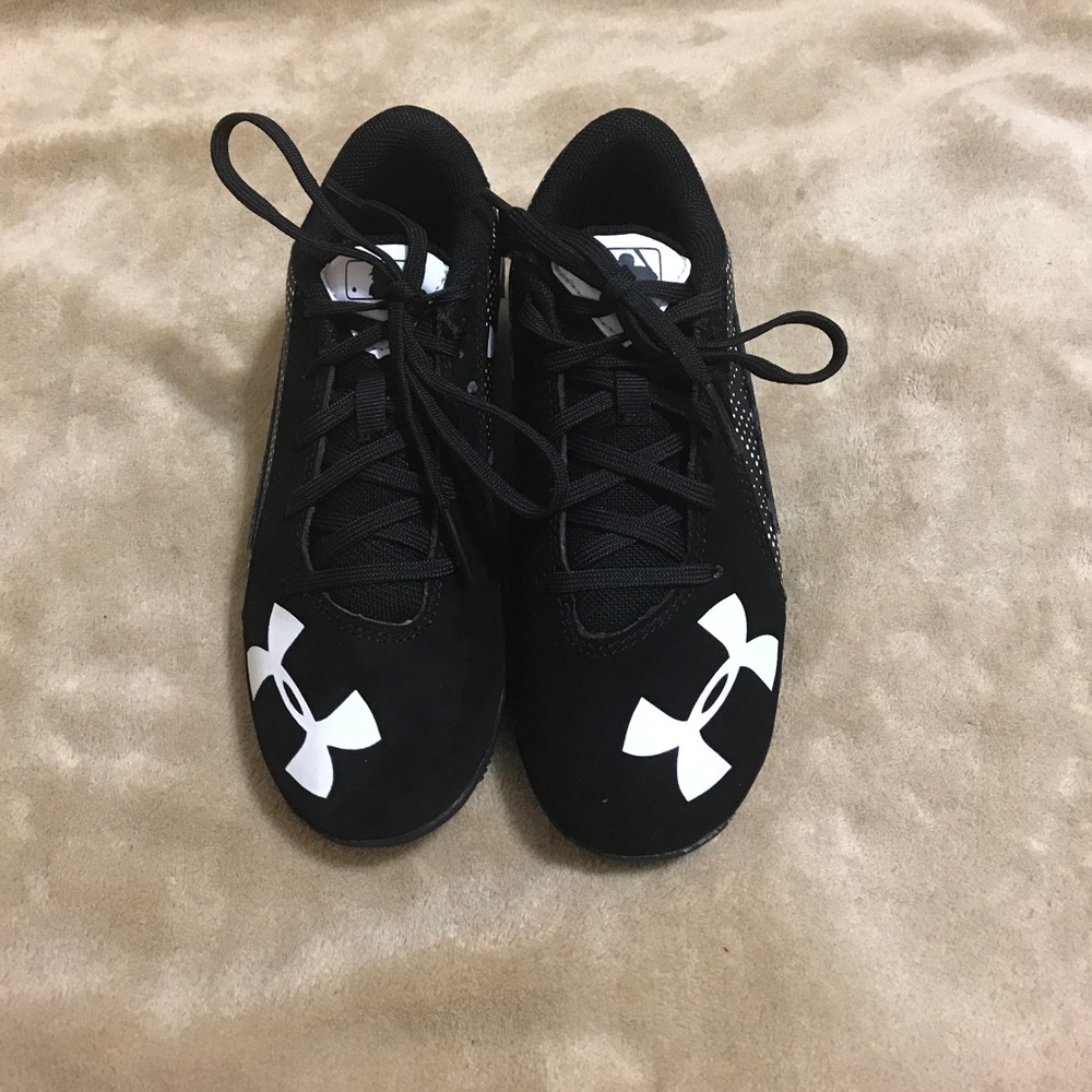 Boys Size 12 UA baseball cleats