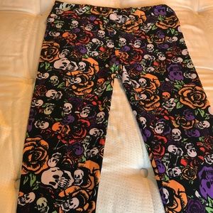 NWT Lularoe skulls tall and curvy leggings