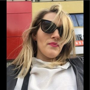 Meet your Posher, Elise