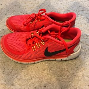 Nike free runs size 5.5 youth