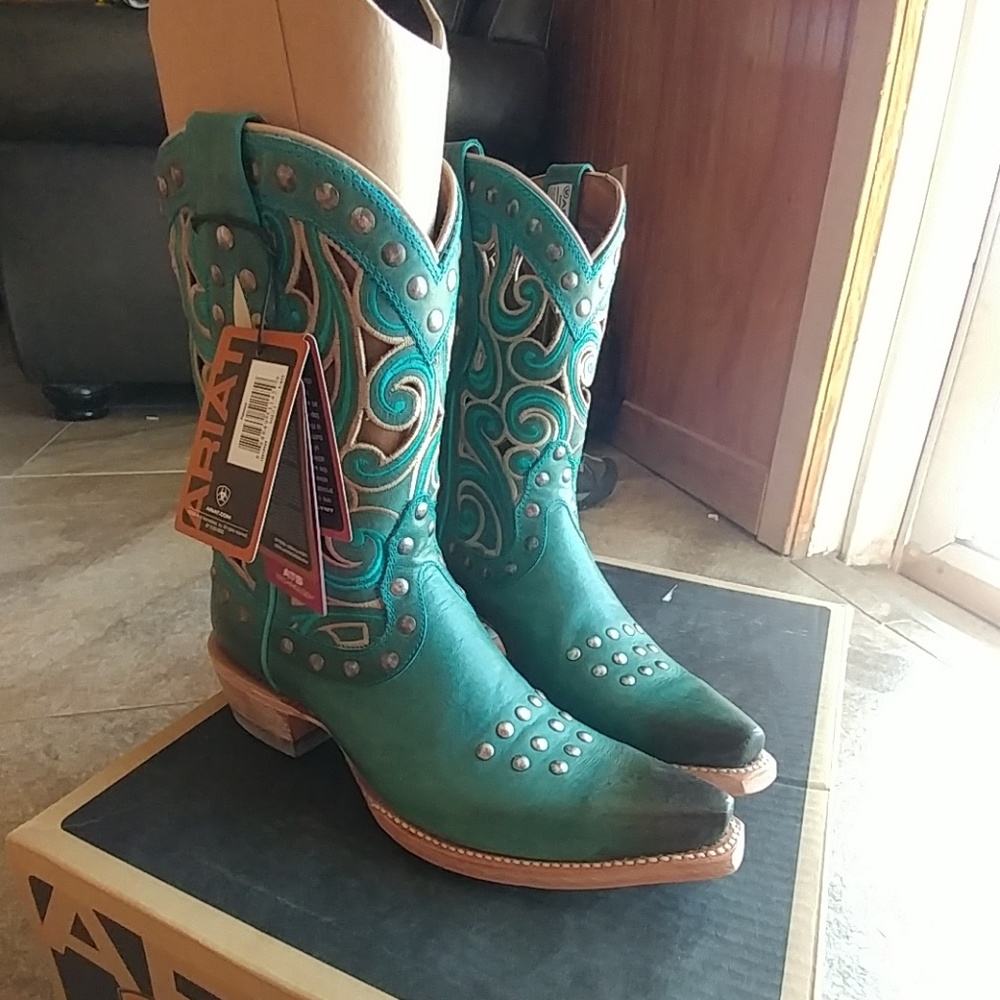 NWT ARIAT Turquoise Boots with cutouts