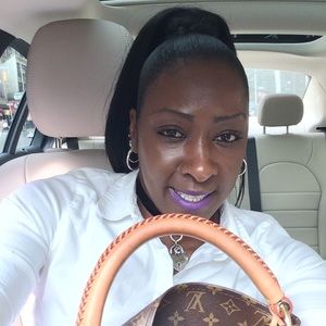 Meet your Posher, Cynthia