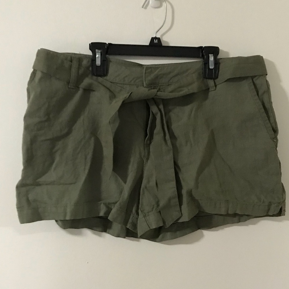 NWOT lightweight linen style shorts (size 8)