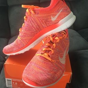 Women's NIKE free 4.0 flyknit shoe