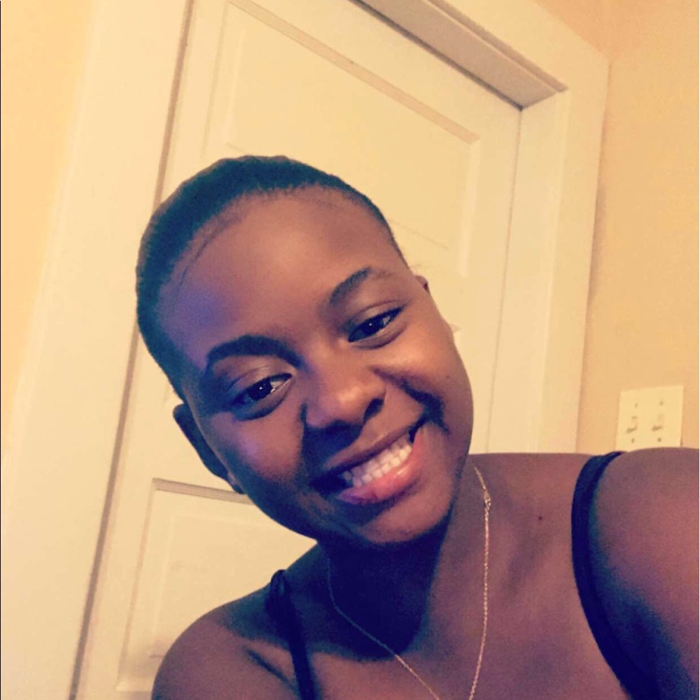 Meet your Posher, Claire