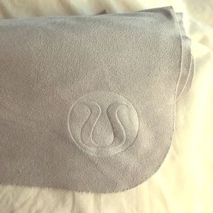 Lululemon yoga towel (large)