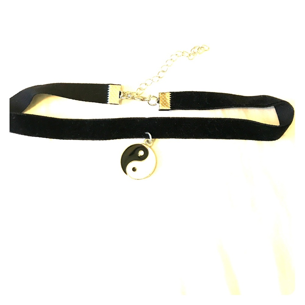Ying-yang choker
