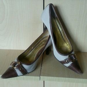 Low heeled shoes