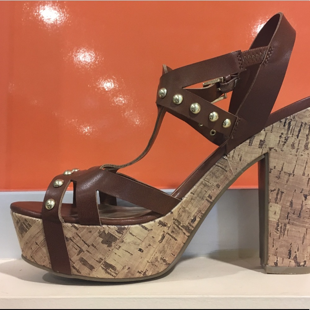 Guess ✅ Women's shoes Size 8.