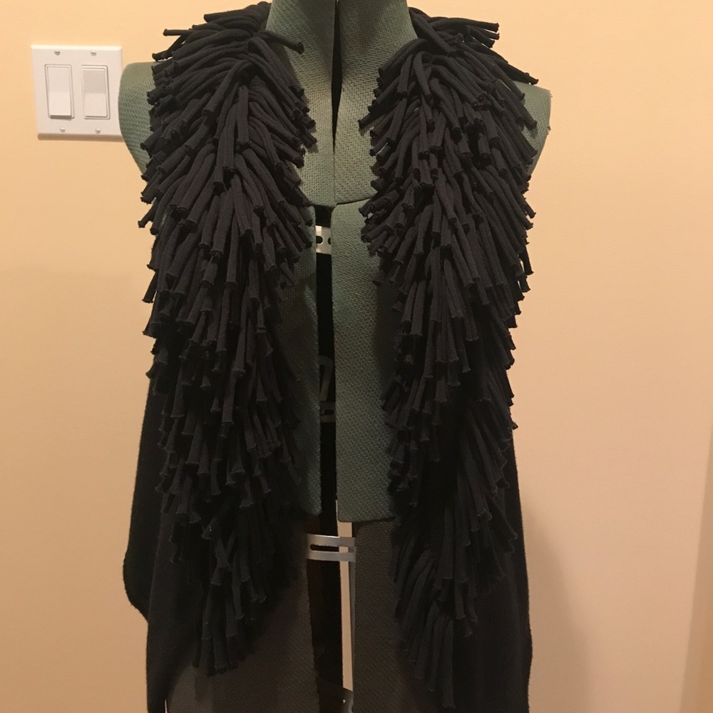 Cute black fringe vest sz M Nic and Zoe EUC