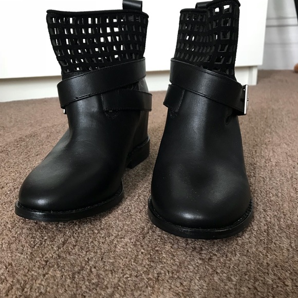 booties - Picture 2 of 6