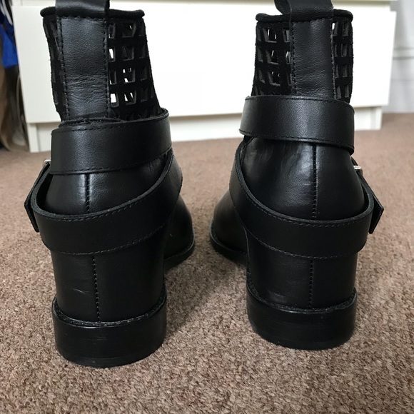 booties - Picture 5 of 6