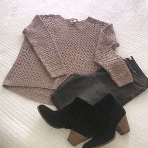 Old Navy Light Pink Crew Neck Sweater, L