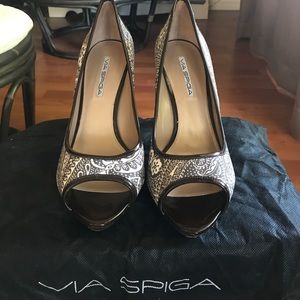 Via Spiga peep toe platform pump