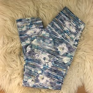 Lululemon cropped yoga pants