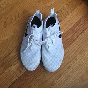 Nike juvenate white sneakers