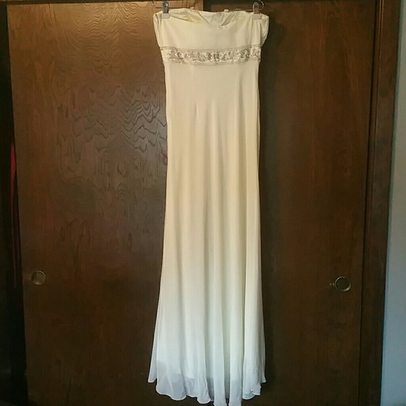 White formal gown, worn once! - Picture 3 of 5