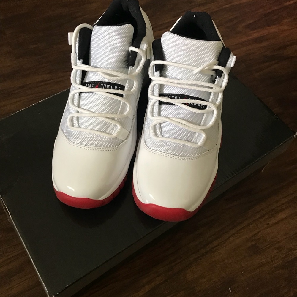 Air Jordan’s 11 cherries 🍒.