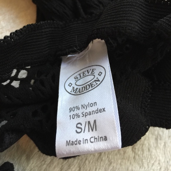 Steve Madden Two Pairs Fishnet Diamond Tights NWOT - Picture 3 of 3