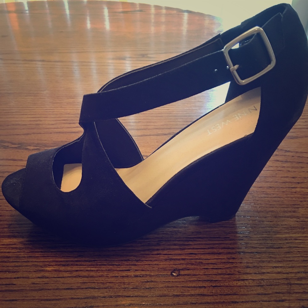 🎉SALE!🎉 NWT Black Nine West Wedges
