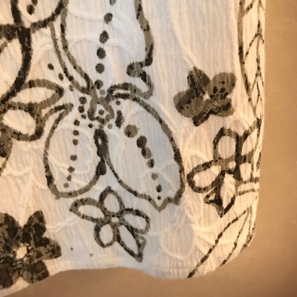 CJ Banks Stretch Sleeveless Embossed Top Blouse 1X - Picture 4 of 8