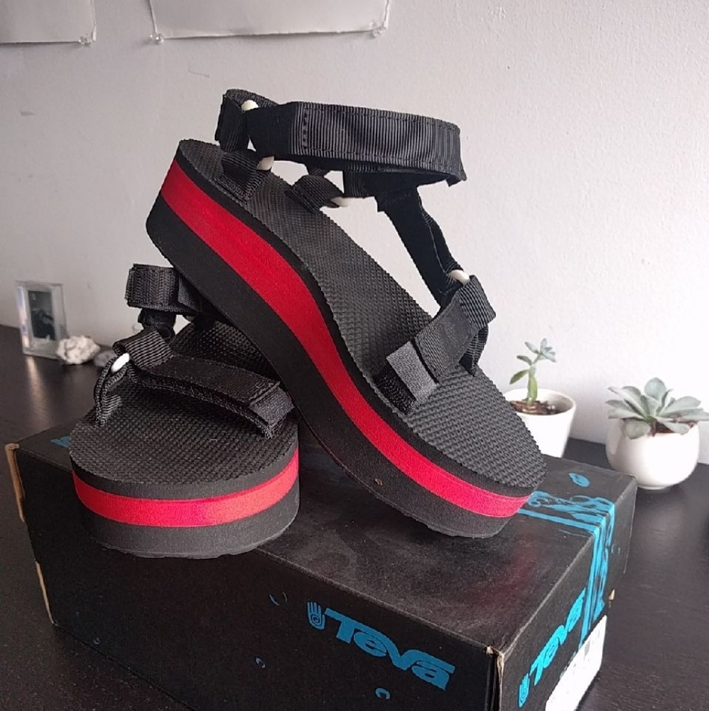 US size 7 Teva Flatform sandals