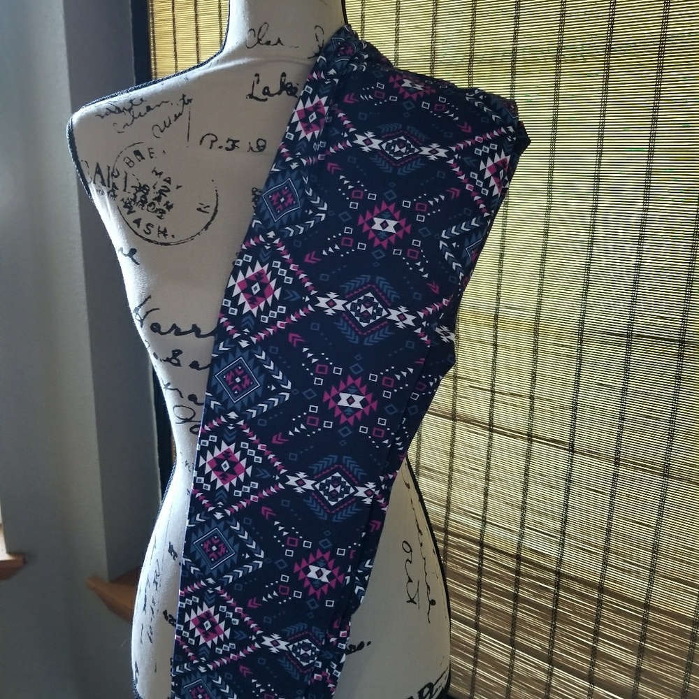 Nwt Aztec print size classic fits size 2-10
