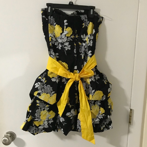 Yellow and black strapless dress (size 5) - Picture 2 of 2