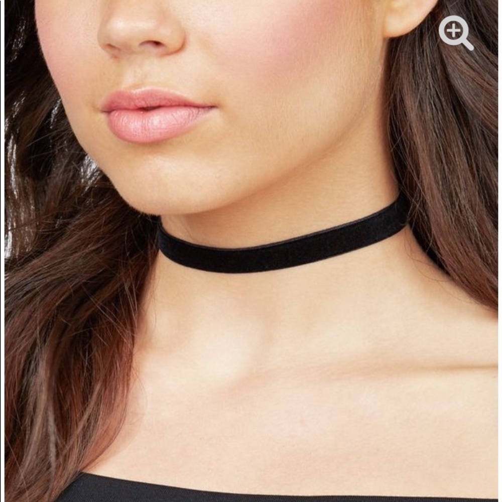 Velvet choker