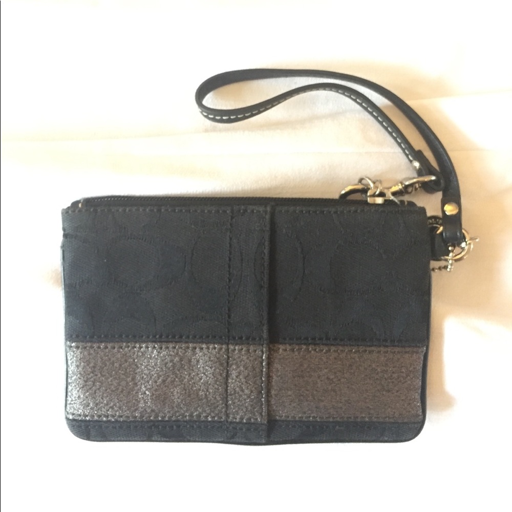 COACH - classic black wristlet
