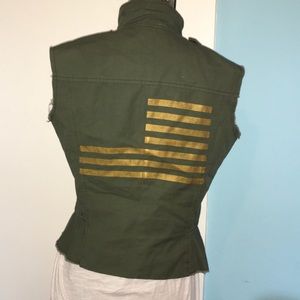 Excellent condition William Rast utility vest M