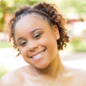 Meet your Posher, Dejiona