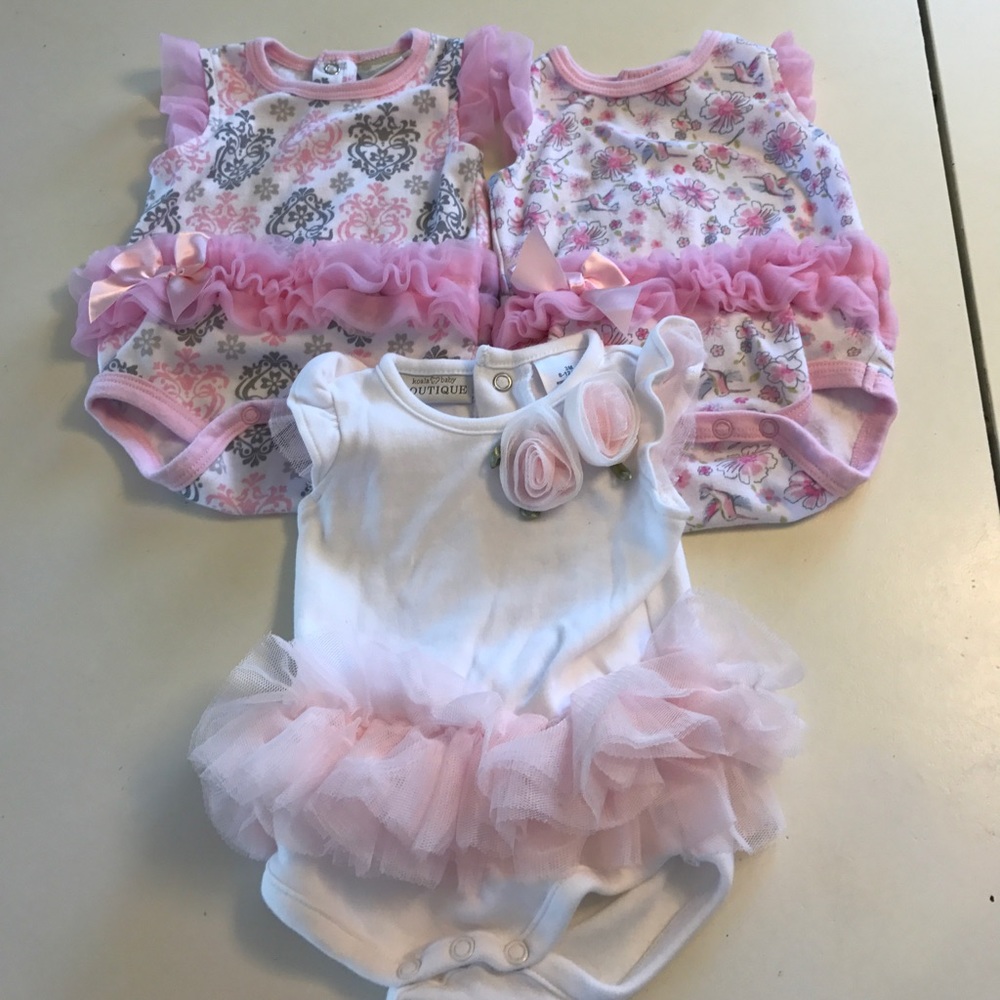 0-3 months boutique onesees like new
