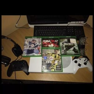 XBOX ONE S 1TB BUNDLE PACKAGE