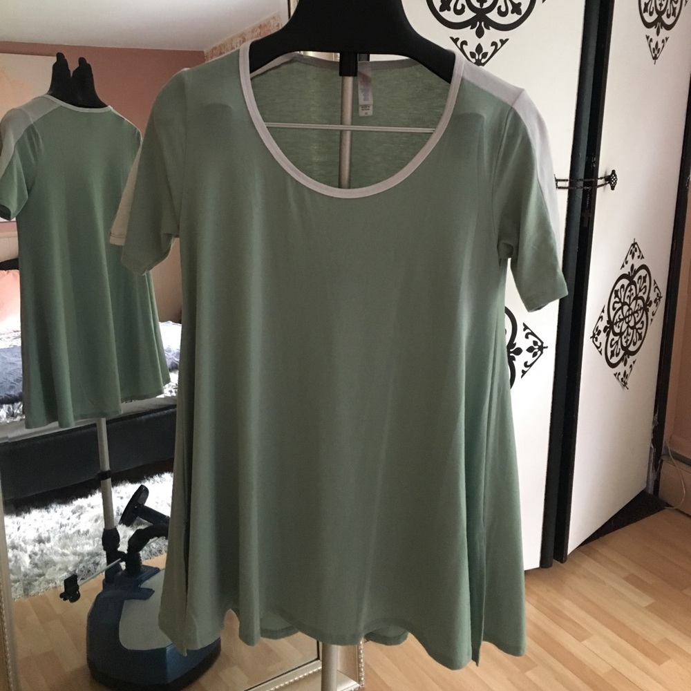 LulaRoe flaired tee