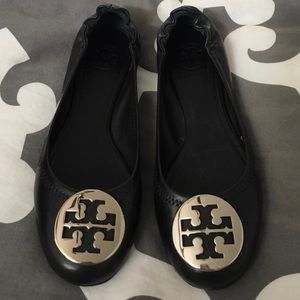 Tory Burch Black Reva Flats 6.5 Silver Emblem